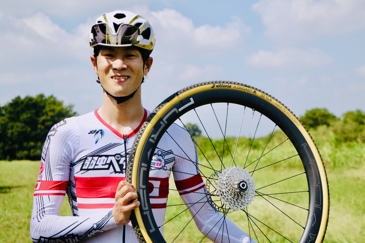 ヴィットリアxデュガスの新作CXタイヤをテスト 織田聖が語る